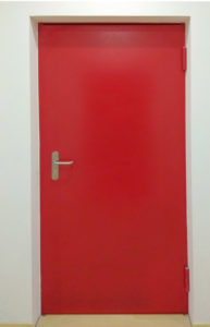 Puerta de acero roja